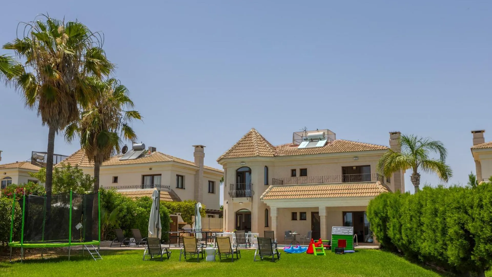 Sunnyvillas: 4Br Seafront Villa*Private Pool*Bw44 Protaras 0*,  Chipre